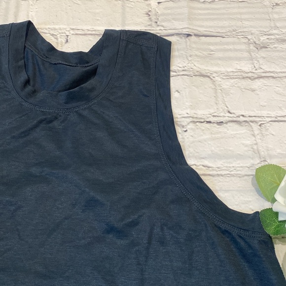 Vuori Mod Tank in black - Picture 5 of 13